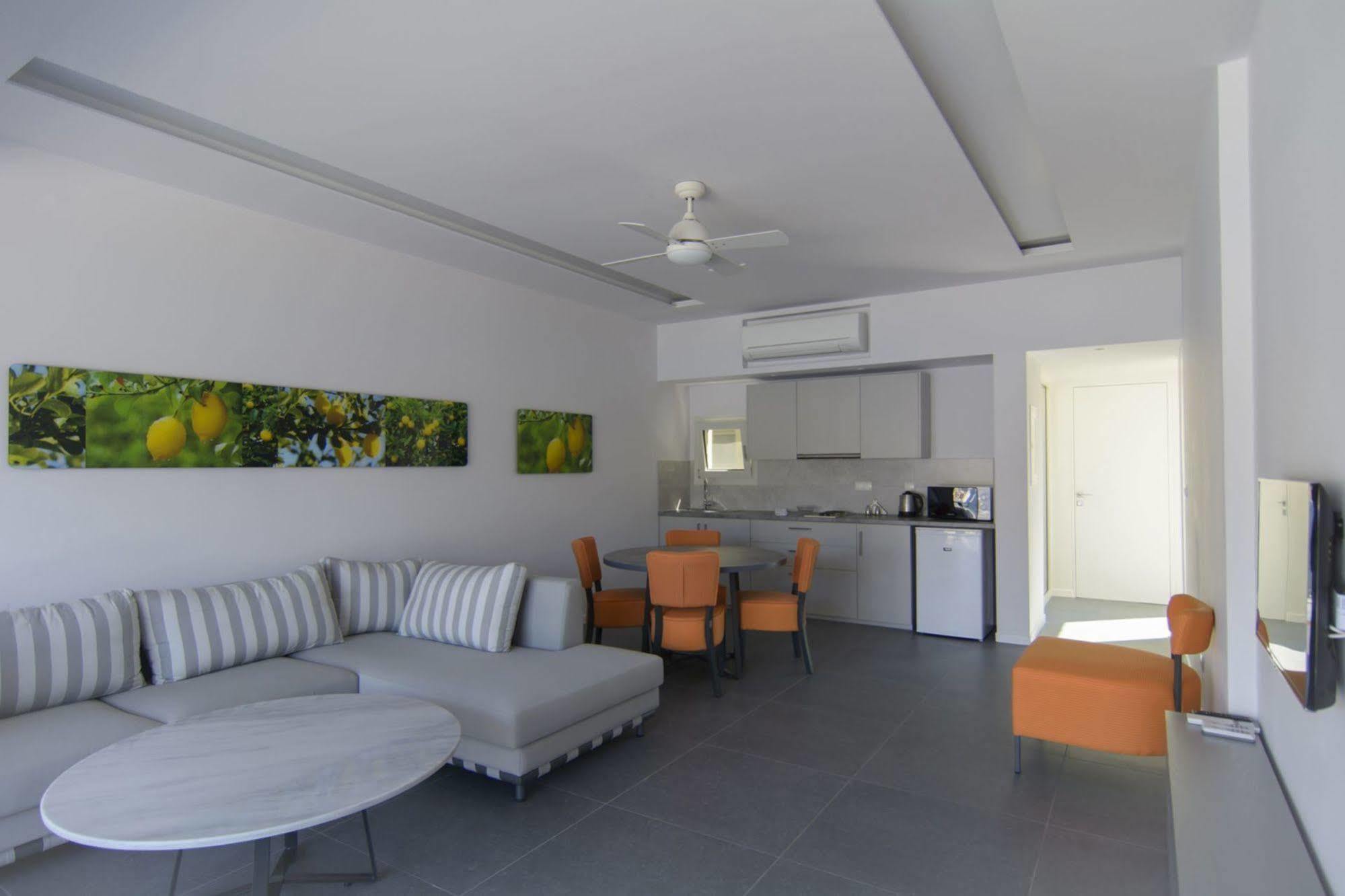 Lavender Cove Aparthotel Kórfos Exterior foto